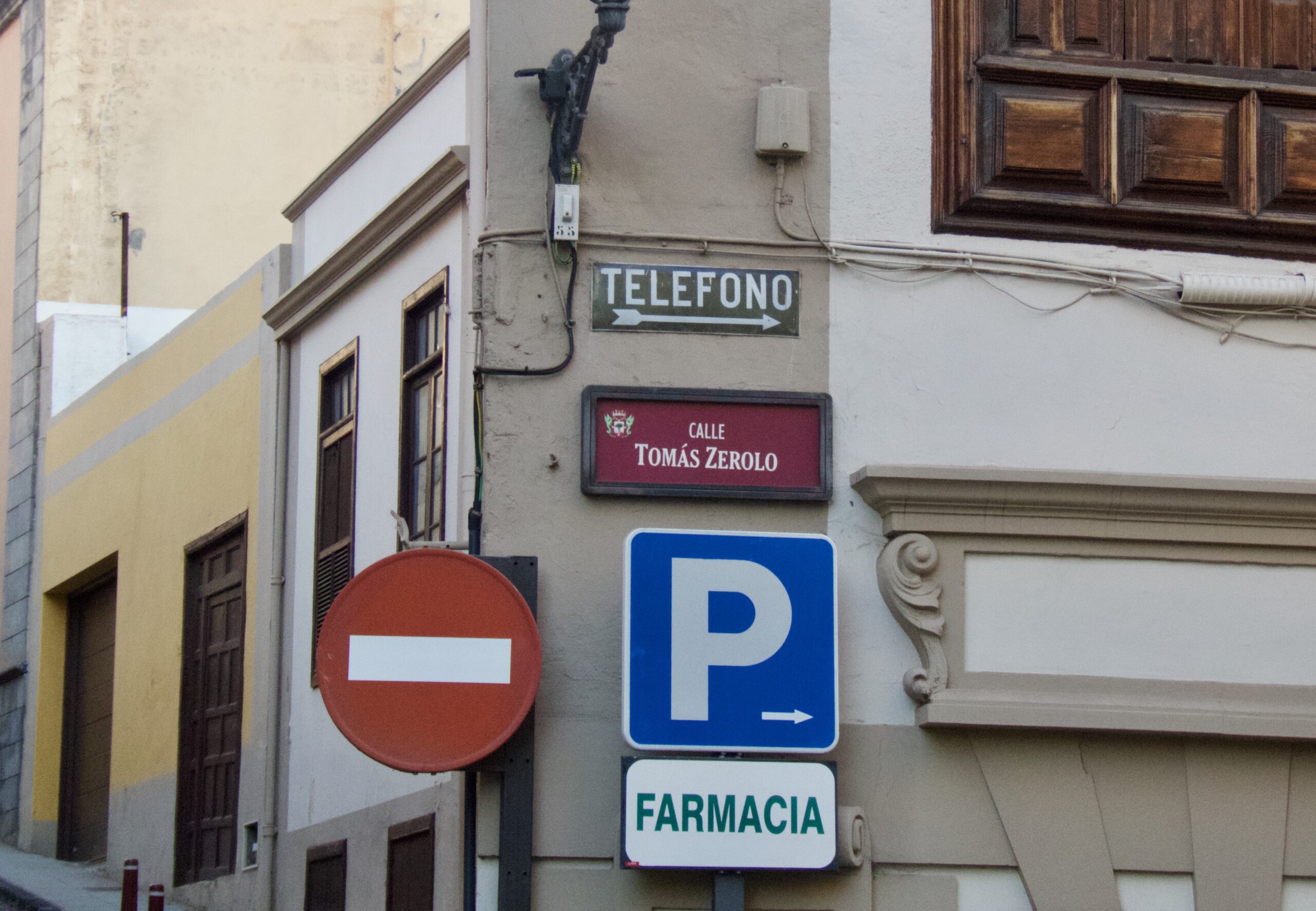 Teléfono (1)